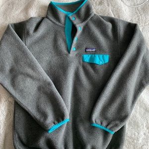 Grey patagonia synchilla sweatshirt